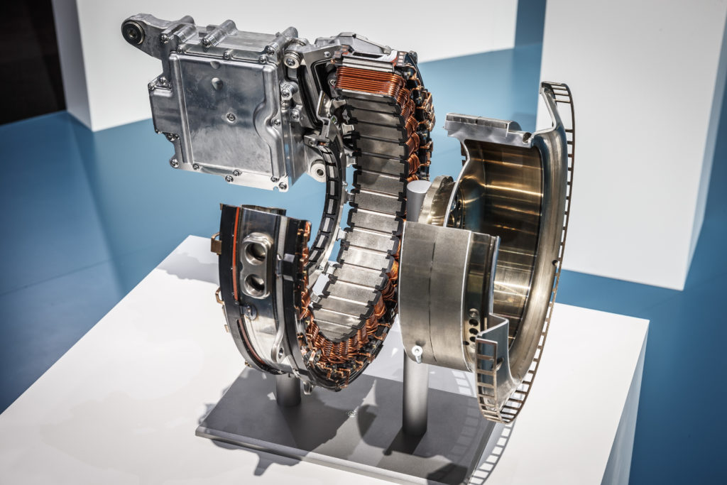 L' ISG (Integrated Starter-generator) è la soluzione che servirà a combinare starter ed alternatore in un motore elettrico ad alta efficienza posto tra propulsore e trasmissione (Photo source: Daimler media website).