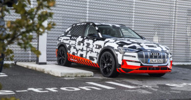 A Ginevra l'Audi e-tron prototipo si è mimetizzata in bella vista