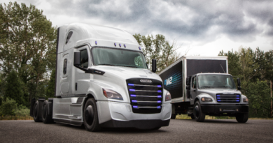 Con due nuovi Freightliner Daimler porta la scintilla elettrica anche in America