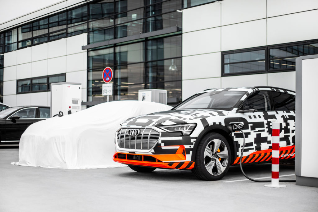 In attesa della prima del SUV elettrico Audi ecco l'antipasto e-tron Charging Service.