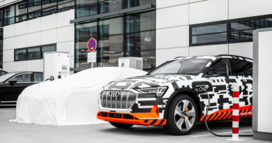 In attesa della prima del SUV elettrico Audi ecco l'antipasto e-tron Charging Service.
