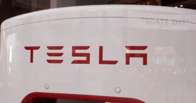 E' il momento giusto per i "tweet" gongolanti di Elon Musk: le azioni Tesla a quota 420 dollari