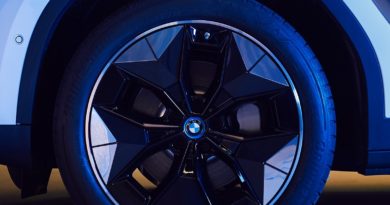 BMW ha diffuso le prime immagini dei nuovi cerchi aerodinamici iX3