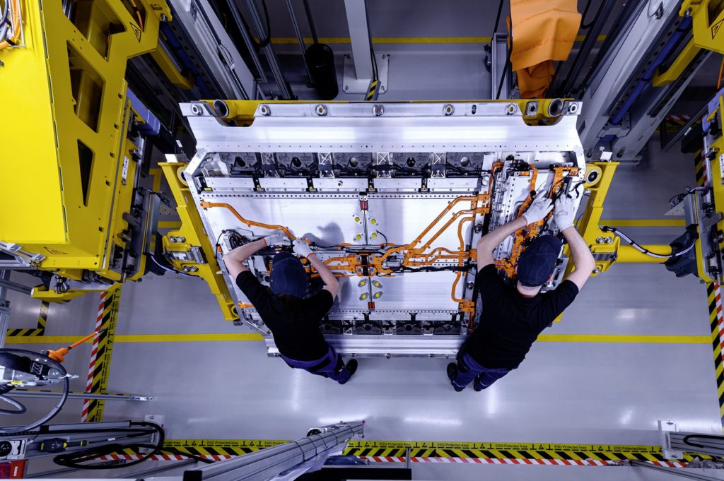 Daimler interessata a investire per rendere sicura la filiera delle batterie