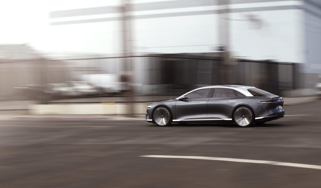 Fatti più in là, Tesla: Lucid arriva a 832 chilometri di autonomia 1