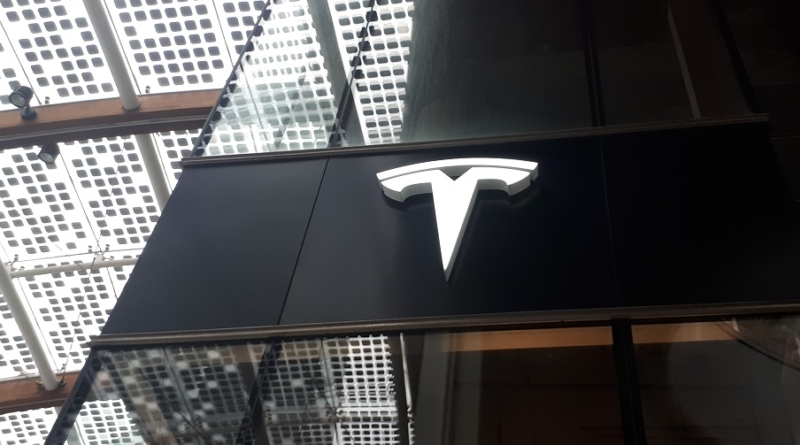 Tra finanza e assicurazioni Tesla non si cruccia troppo dell'autonomia
