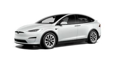 Il SUV elettrico Tesla si muove per allontanare la concorrenza