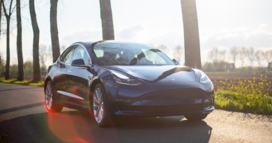 Più autonomia per la Tesla Model 3 base Model Year 2022