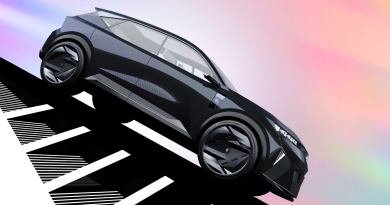 Renault Scénic Vision: trasformare il minivan in SUV ibrido/elettrico
