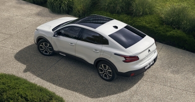Citroën presenta E-C4 X: la berlina francese si allunga (24 centimetri)