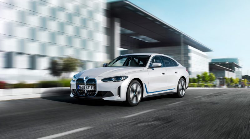 BMW anticipa l'uscita a inizio del 2023 di una versione I4 entry-level