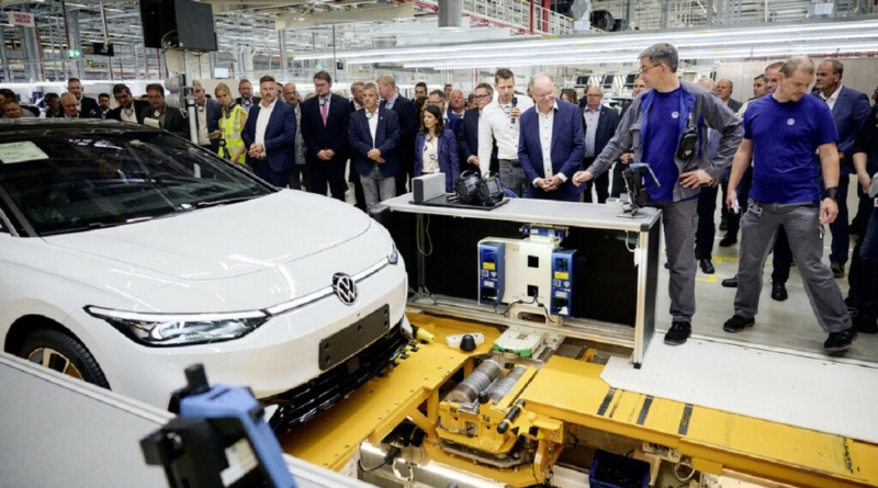 Volkswagen avvia la produzione della sua nuova berlina elettrica ID7 a Emden