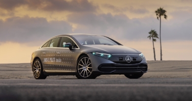 Mercedes-Benz utilizzerà le luci turchesi per le auto a guida autonoma